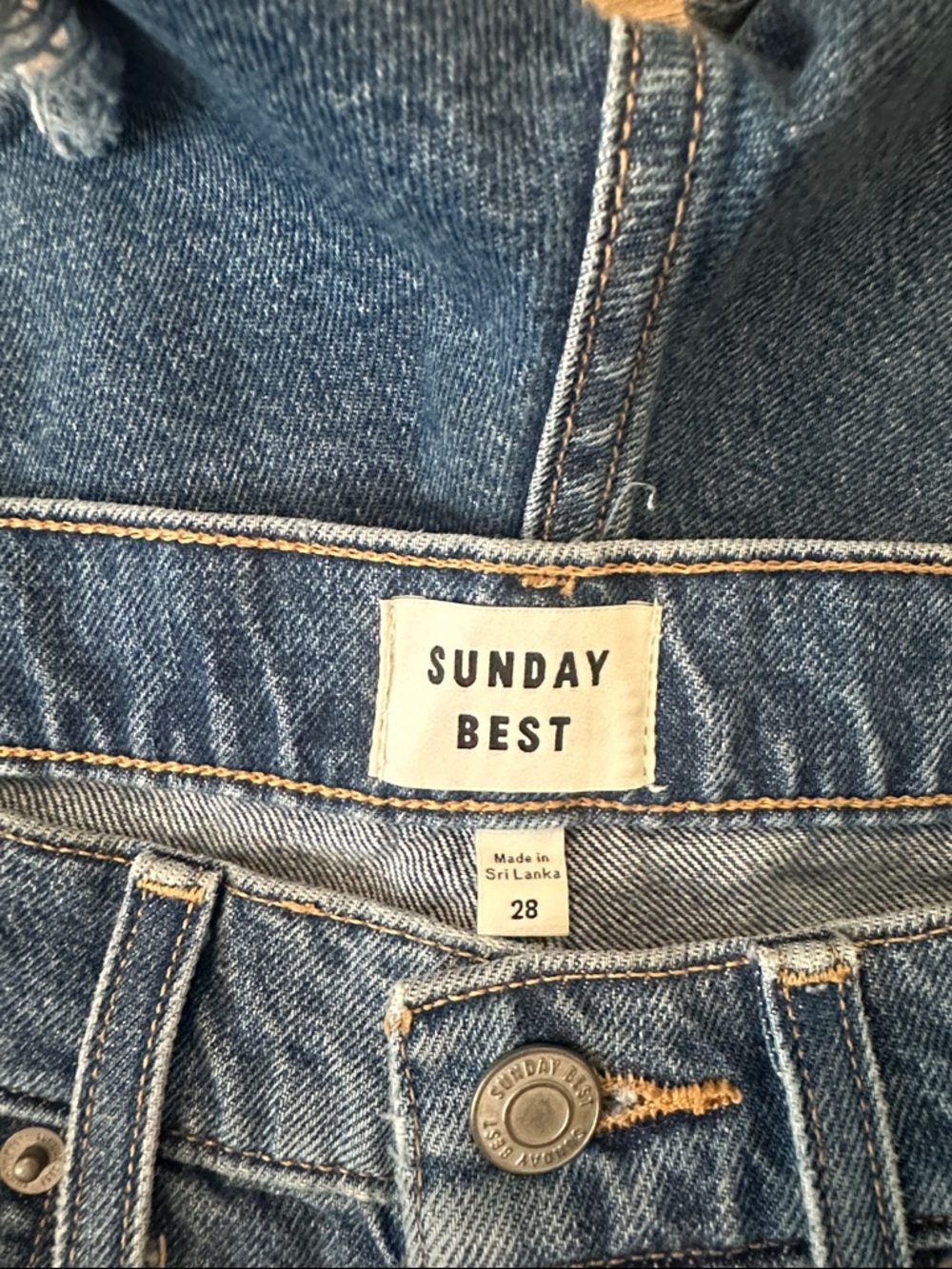 Sunday Best/Aritizia Size 28 Dark Blue Denim Frayed-Hem Women's Jean Shorts - Picture 3 of 3
